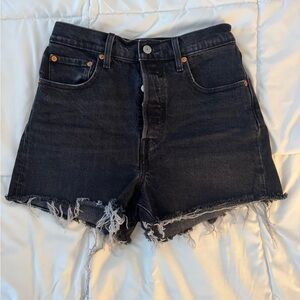 LEVI’S SHORTS. Ribcage